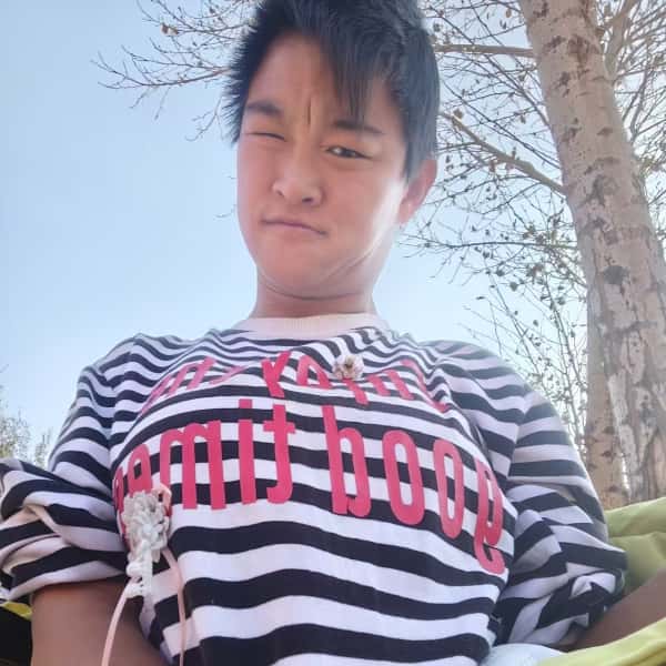 内蒙古24岁单身美女真诚找对象-新建征婚相亲网